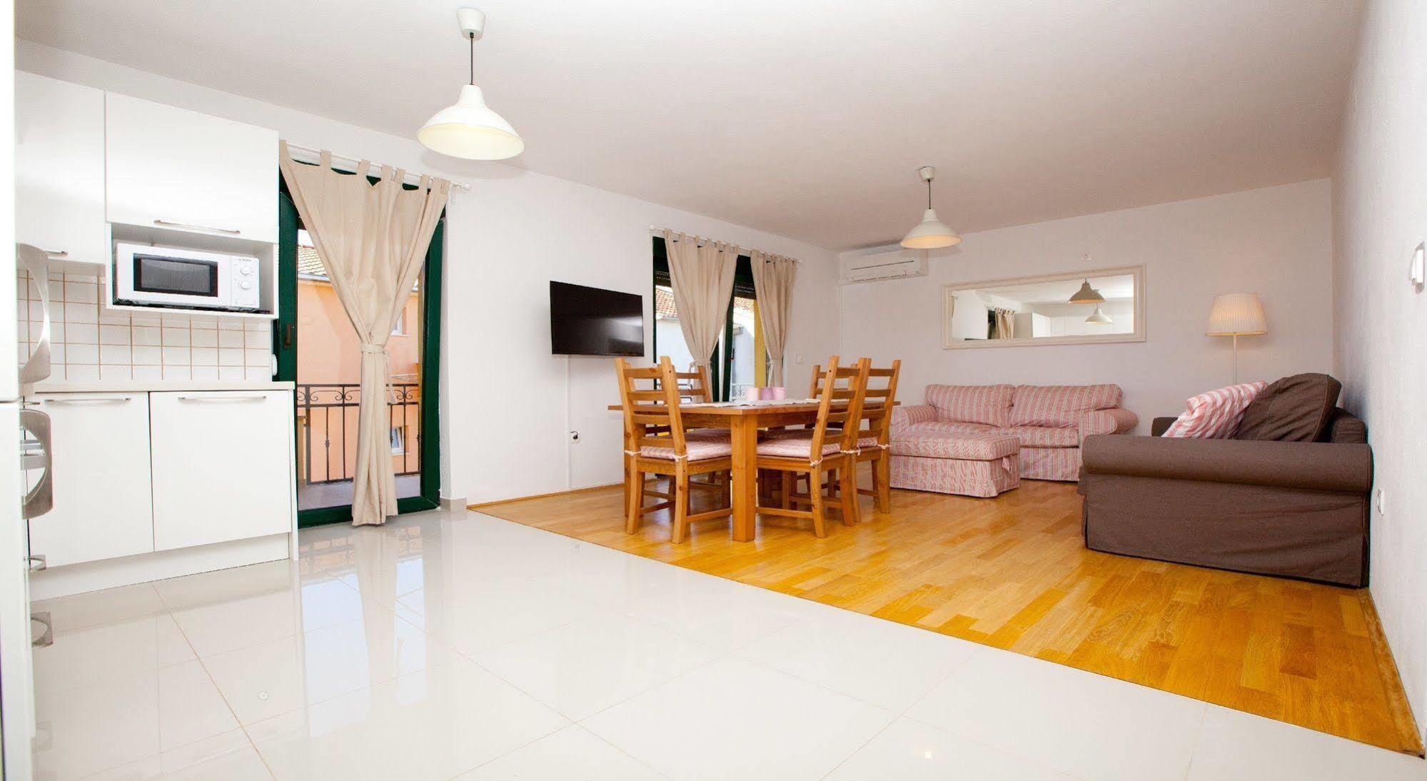 Apartments Roses Стобрек Экстерьер фото
