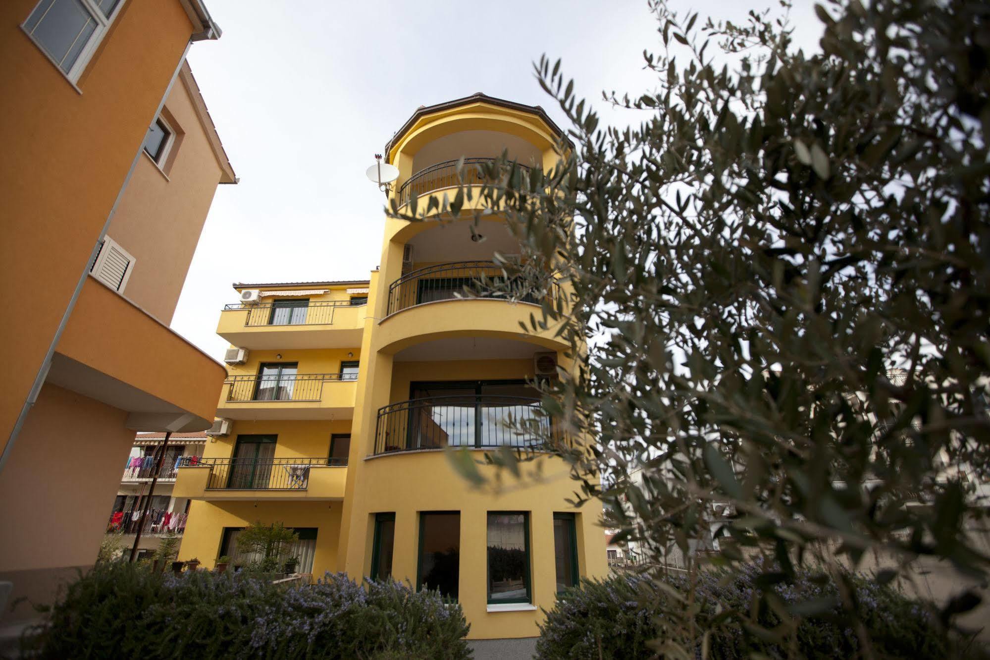 Apartments Roses Стобрек Экстерьер фото